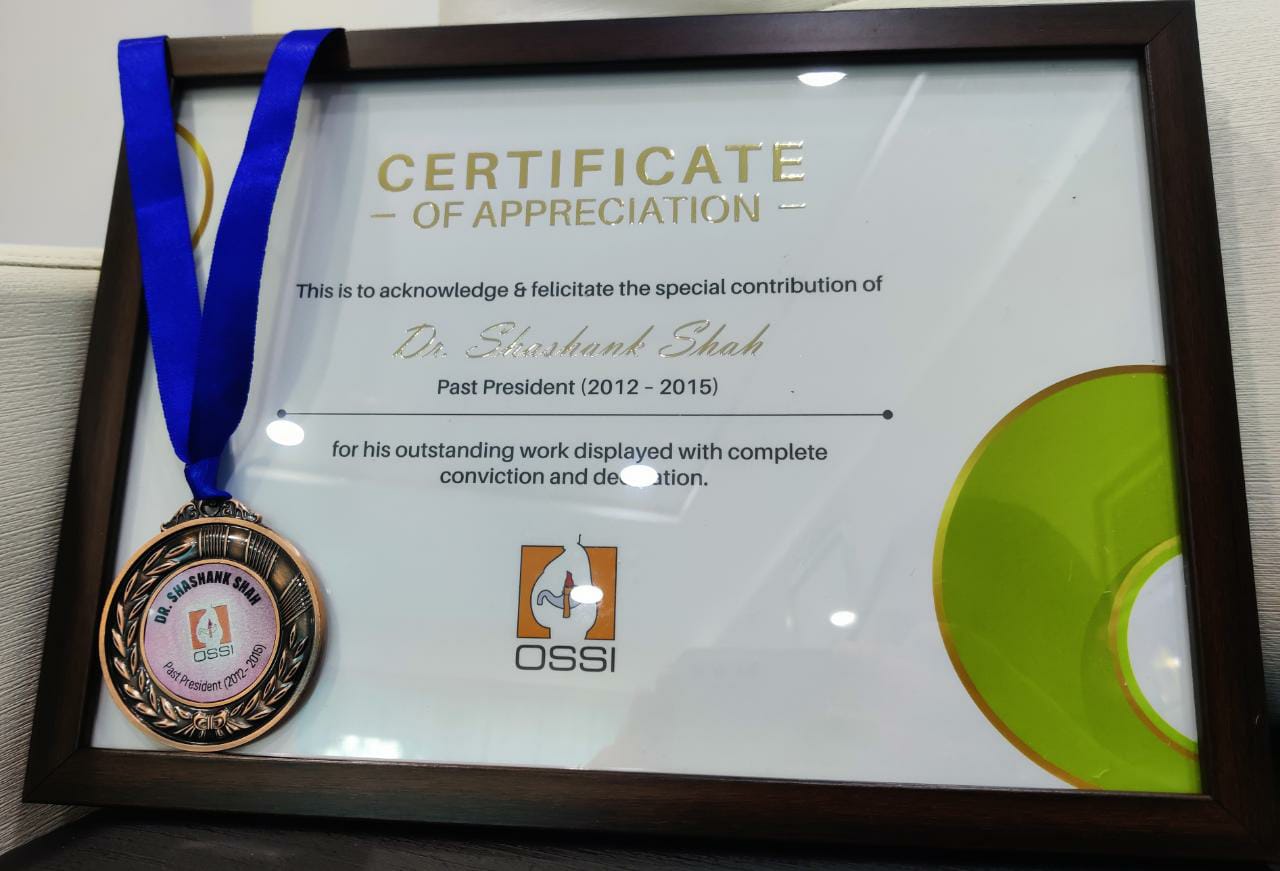 Felicitation of Dr.Shashank Shah with 'CERTIFICATE OF APPRECIATION' as Past OSSI President (2012-2015) in the OSSICON 2022